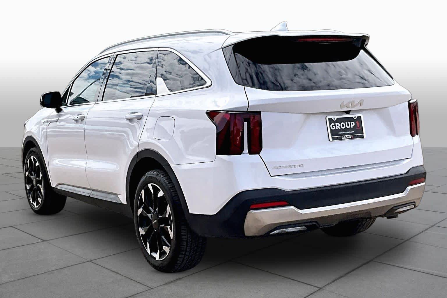 Certified 2025 Kia Sorento EX w/ Panoramic Sunroof Package FWD image 12