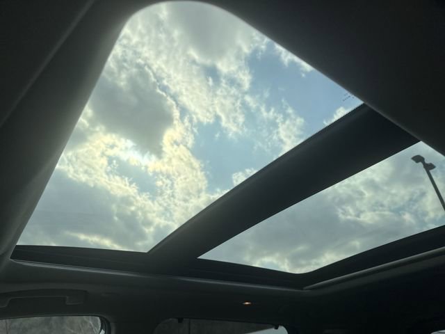 Used 2023 Nissan Rogue SV w/ SV Premium B Package image 18