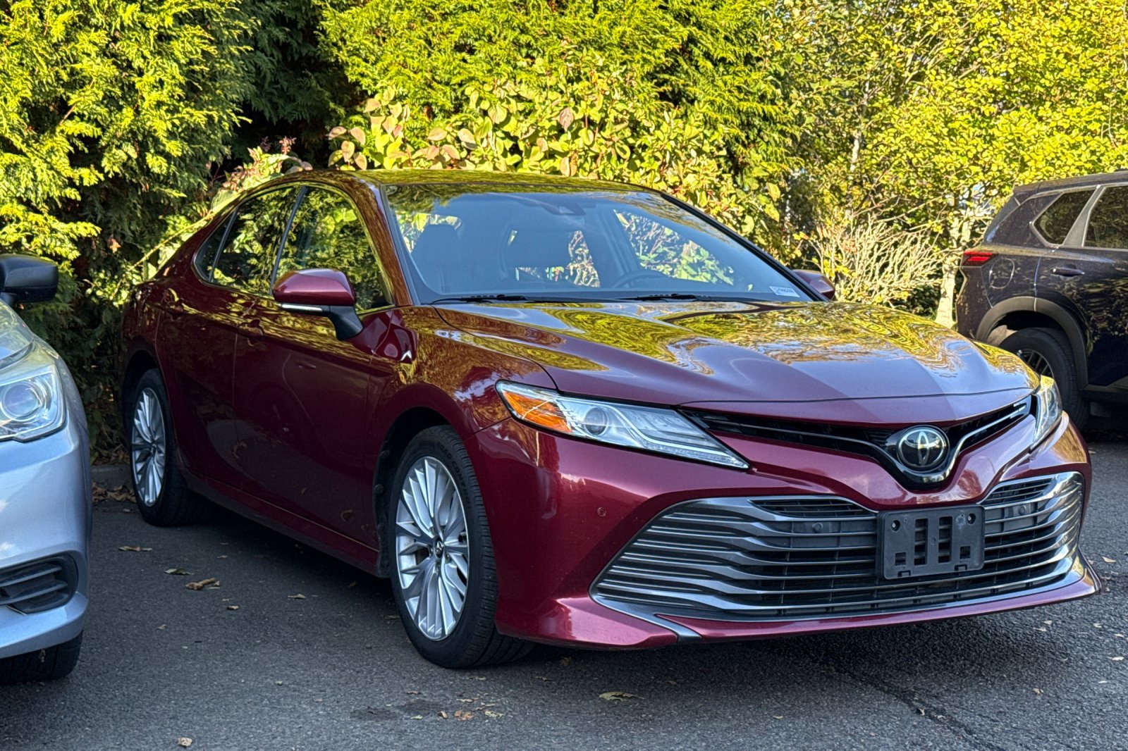 Used 2018 Toyota Camry XLE FWD image 2