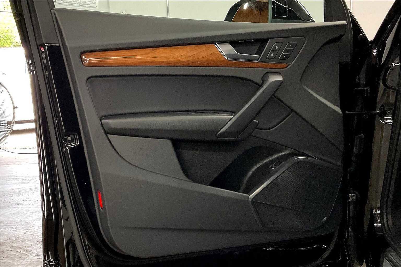 Used 2023 Audi Q5 2.0T Premium image 24