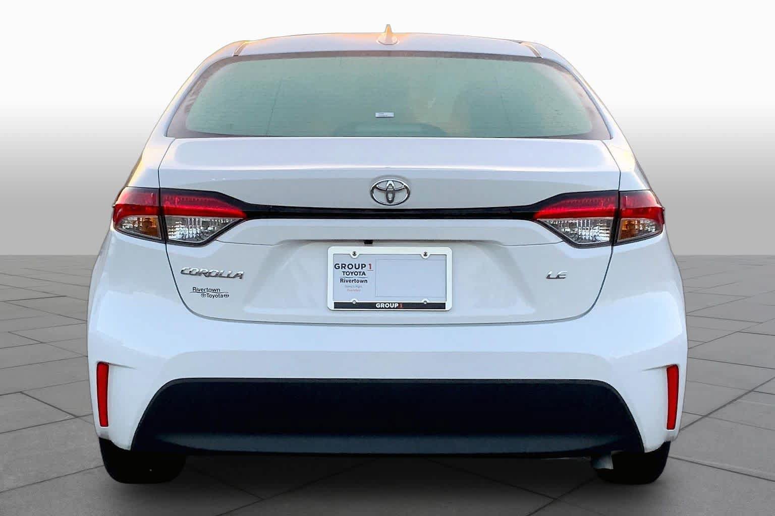 Used 2026 Toyota Corolla LE FWD image 5