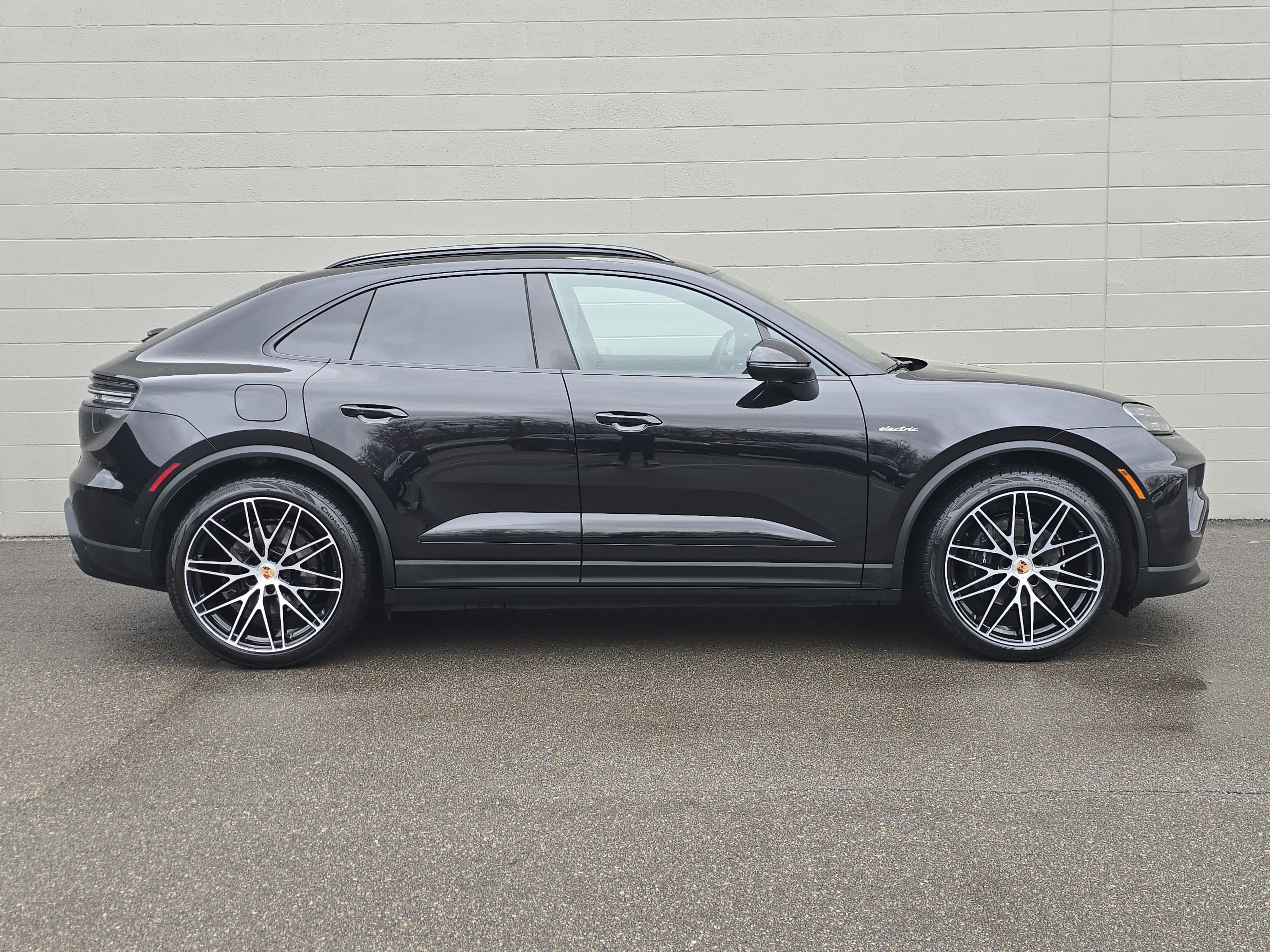 New 2026 Porsche Macan 4 Electric AWD/4WD image 10