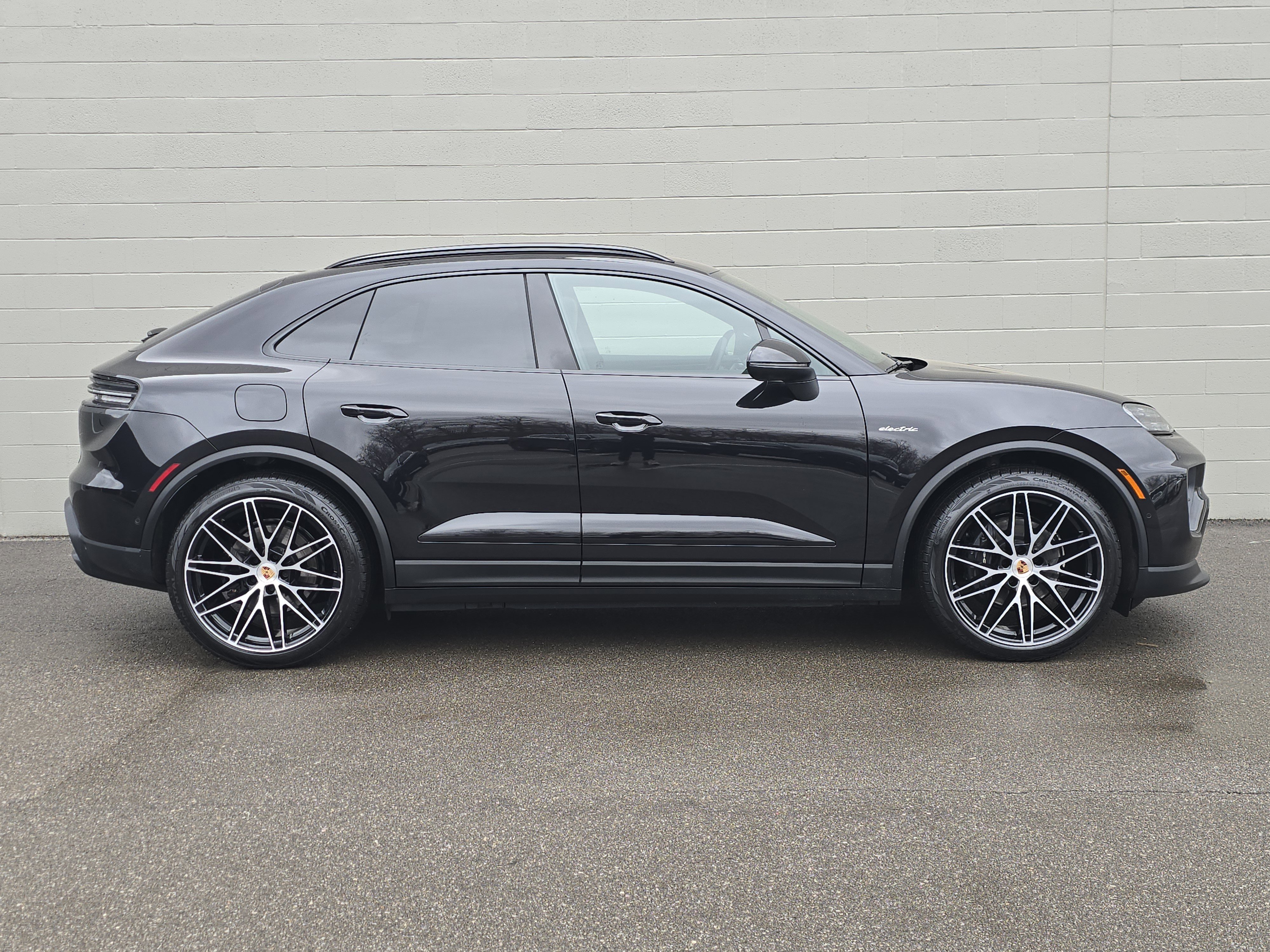 New 2026 Porsche Macan 4 Electric image 10