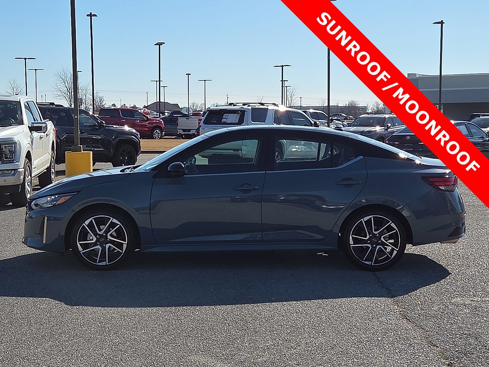 Used 2024 Nissan Sentra SR w/ SR Premium Package image 3