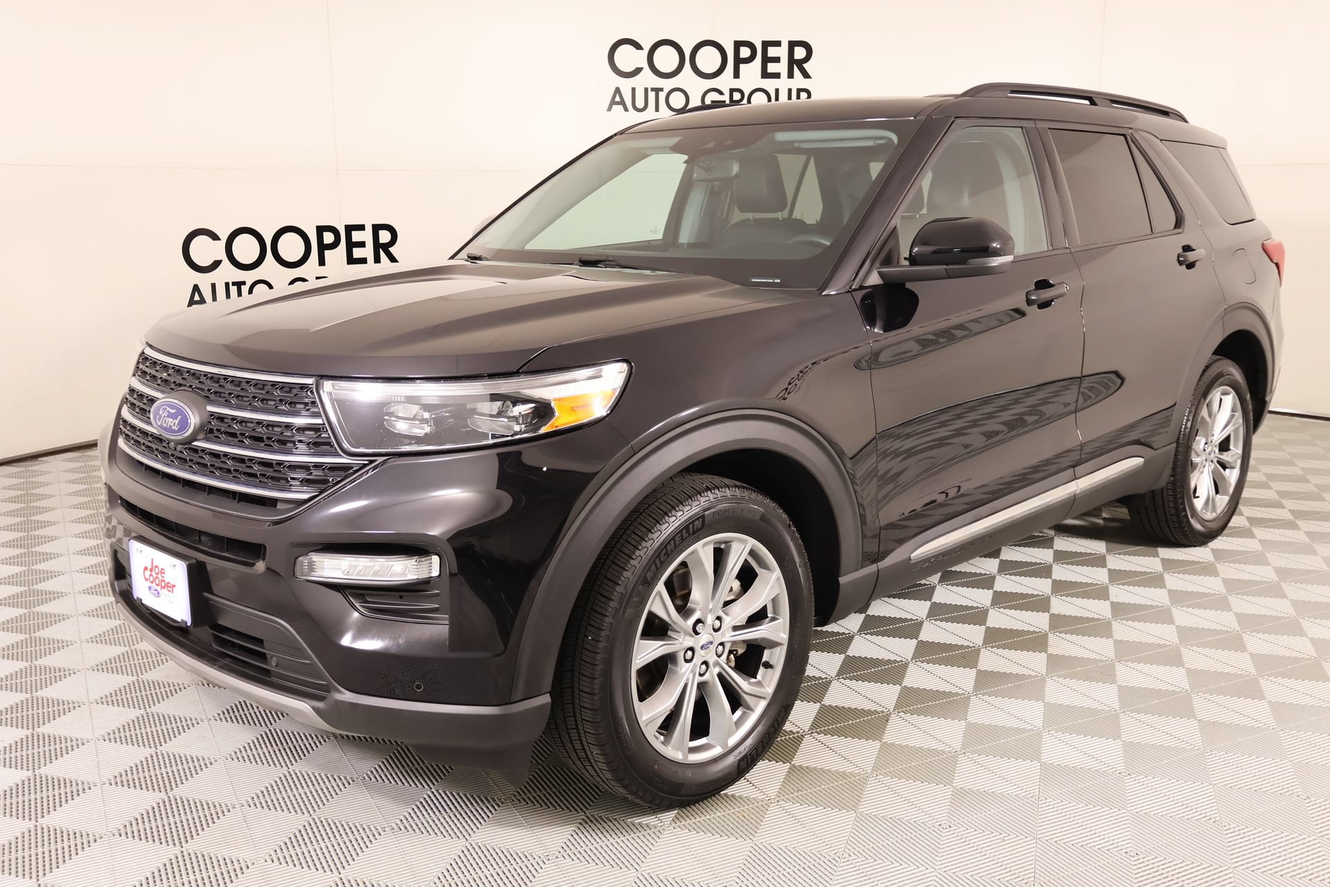 Used 2024 Ford Explorer XLT w/ Equipment Group 202A AWD/4WD image 11