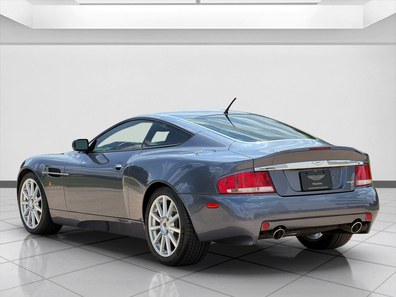 Used 2006 Aston Martin Vanquish S RWD image 2