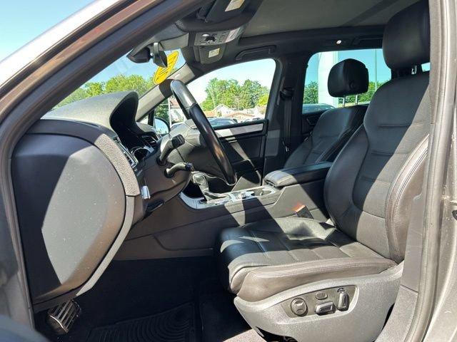 Used 2017 Volkswagen Touareg Wolfsburg Edition AWD/4WD image 31