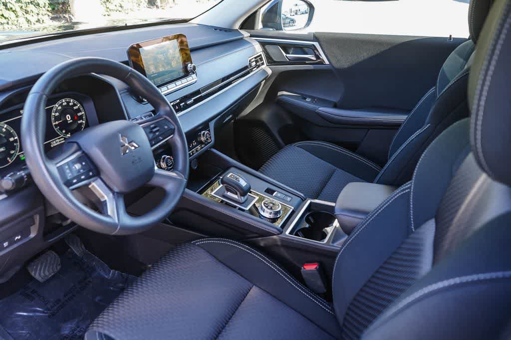 Used 2025 Mitsubishi Outlander ES AWD/4WD image 18