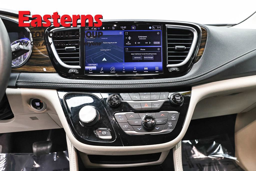 Used 2022 Chrysler Pacifica Limited FWD image 12
