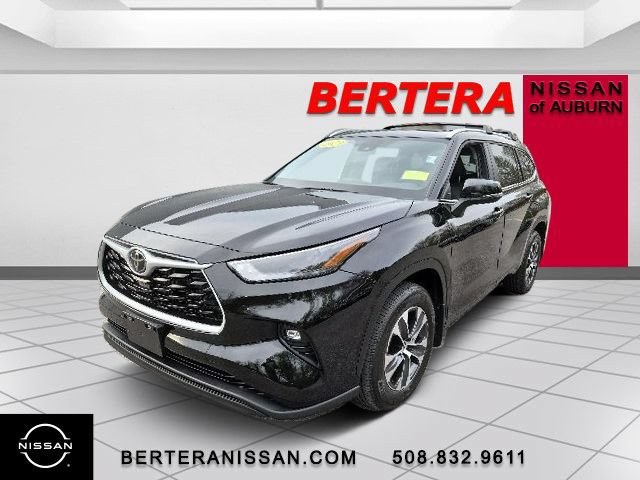 Used 2023 Toyota Highlander XLE AWD/4WD image 5