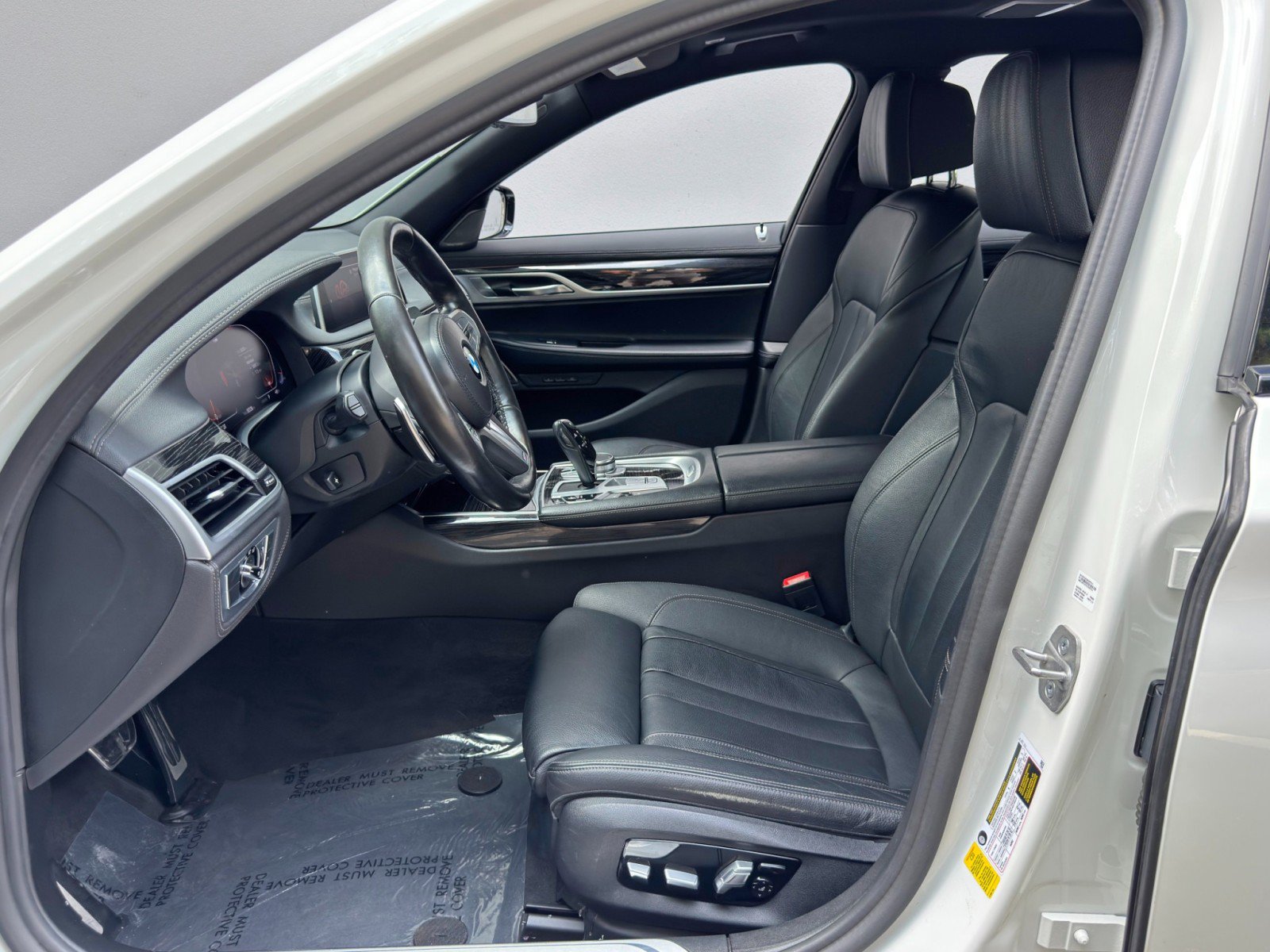 Used 2022 BMW 740i w/ M Sport Package RWD image 17