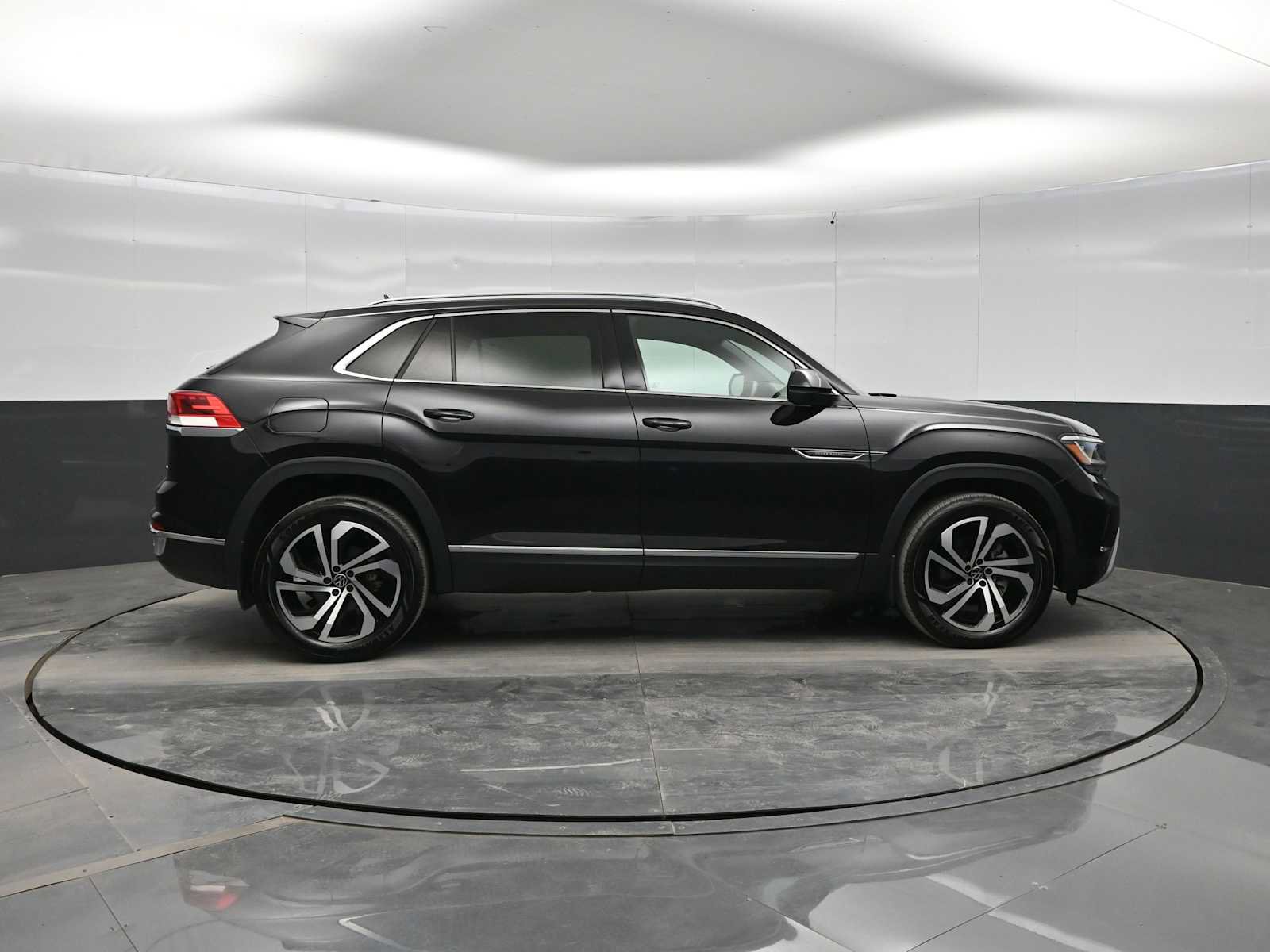 Used 2021 Volkswagen Atlas Cross Sport SEL Premium AWD/4WD image 9