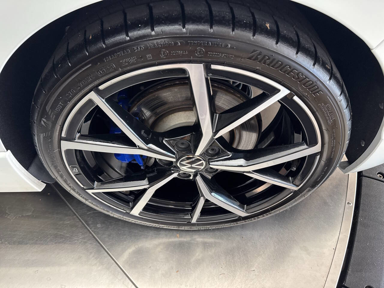 Used 2024 Volkswagen Golf R image 35