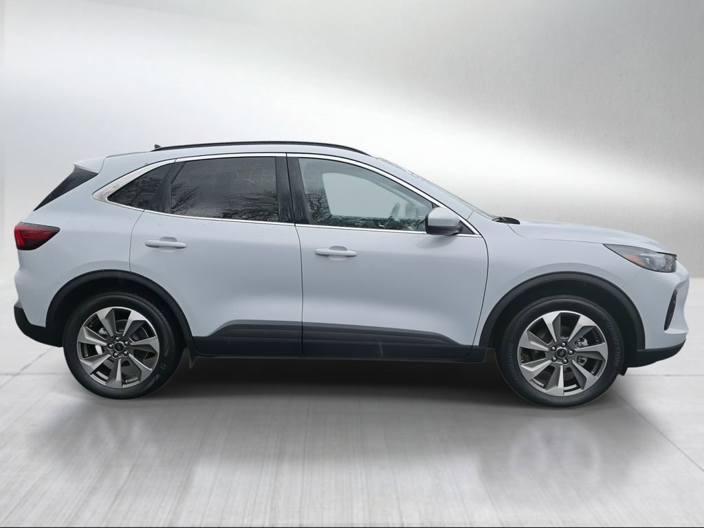 Used 2025 Ford Escape Platinum image 2