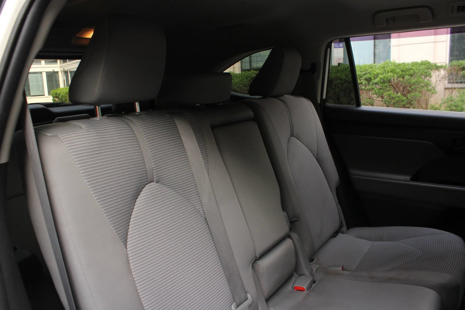 Used 2020 Toyota Highlander L AWD/4WD image 21