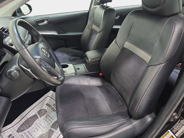Used 2012 Toyota Camry SE w/ Leather Pkg FWD image 13