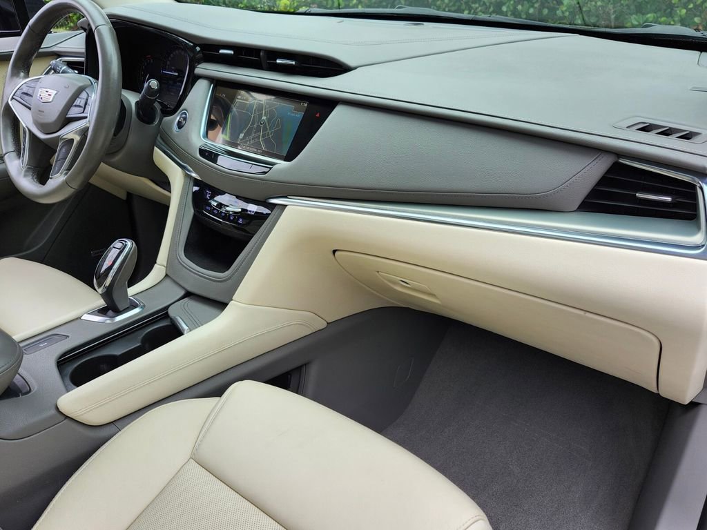 Used 2018 Cadillac XT5 Luxury w/ Driver Awareness Package image 17