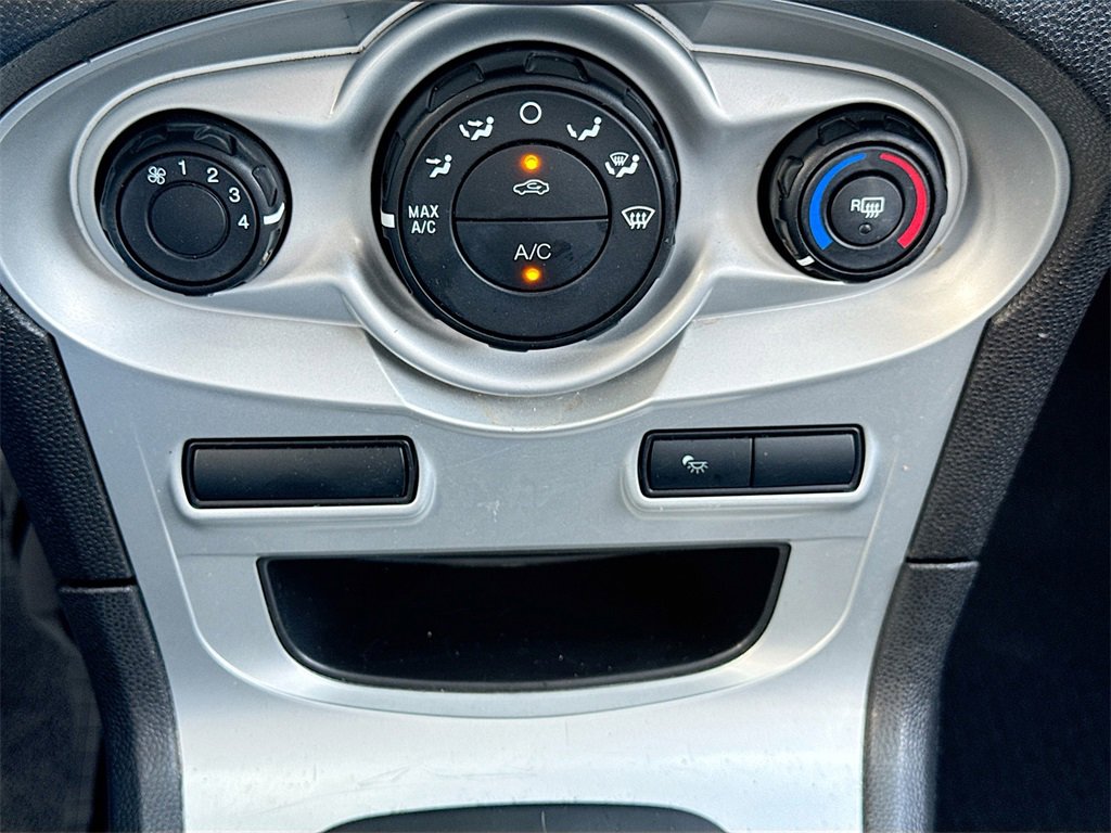 Used 2018 Ford Fiesta SE image 17