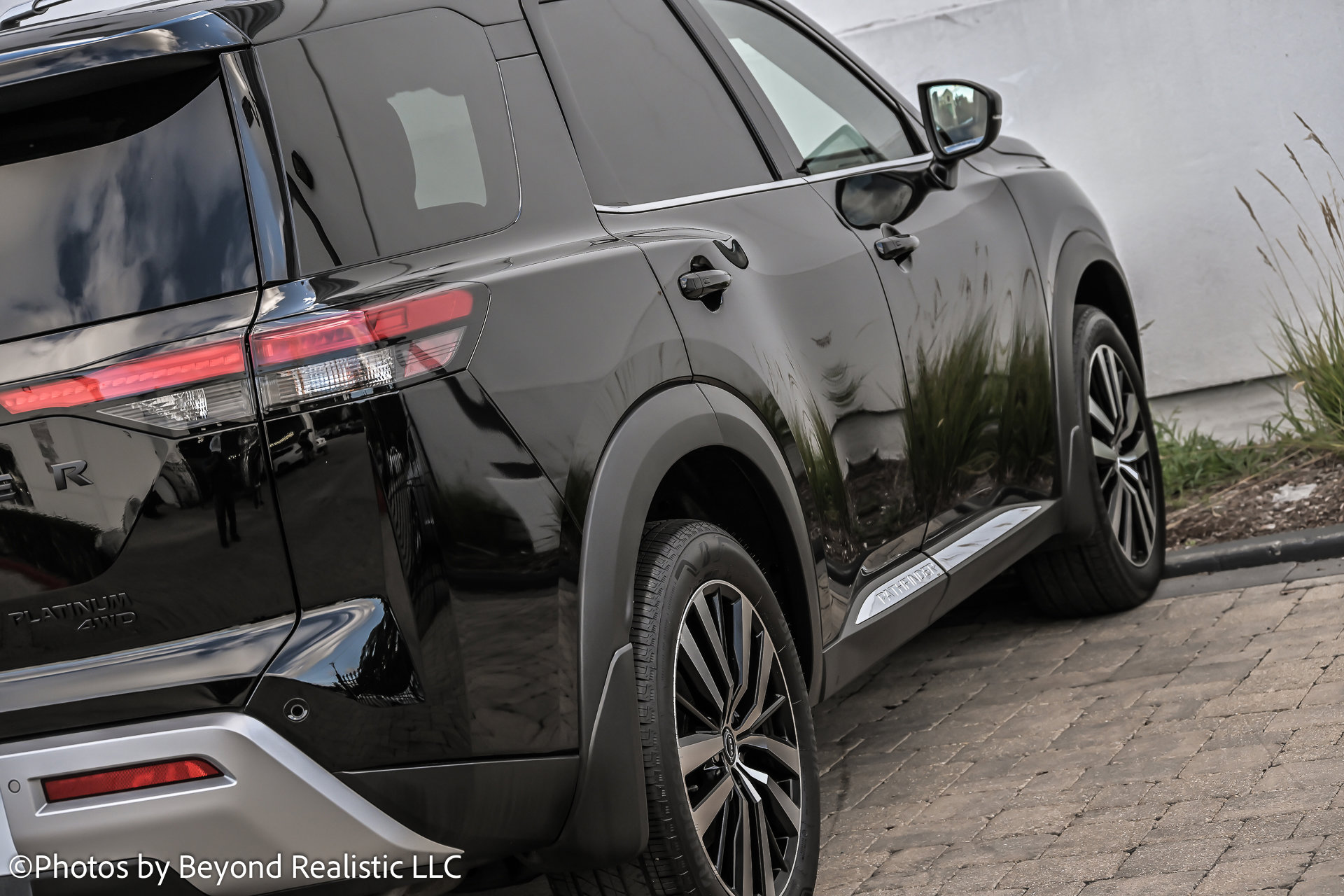 Used 2025 Nissan Pathfinder Platinum image 9