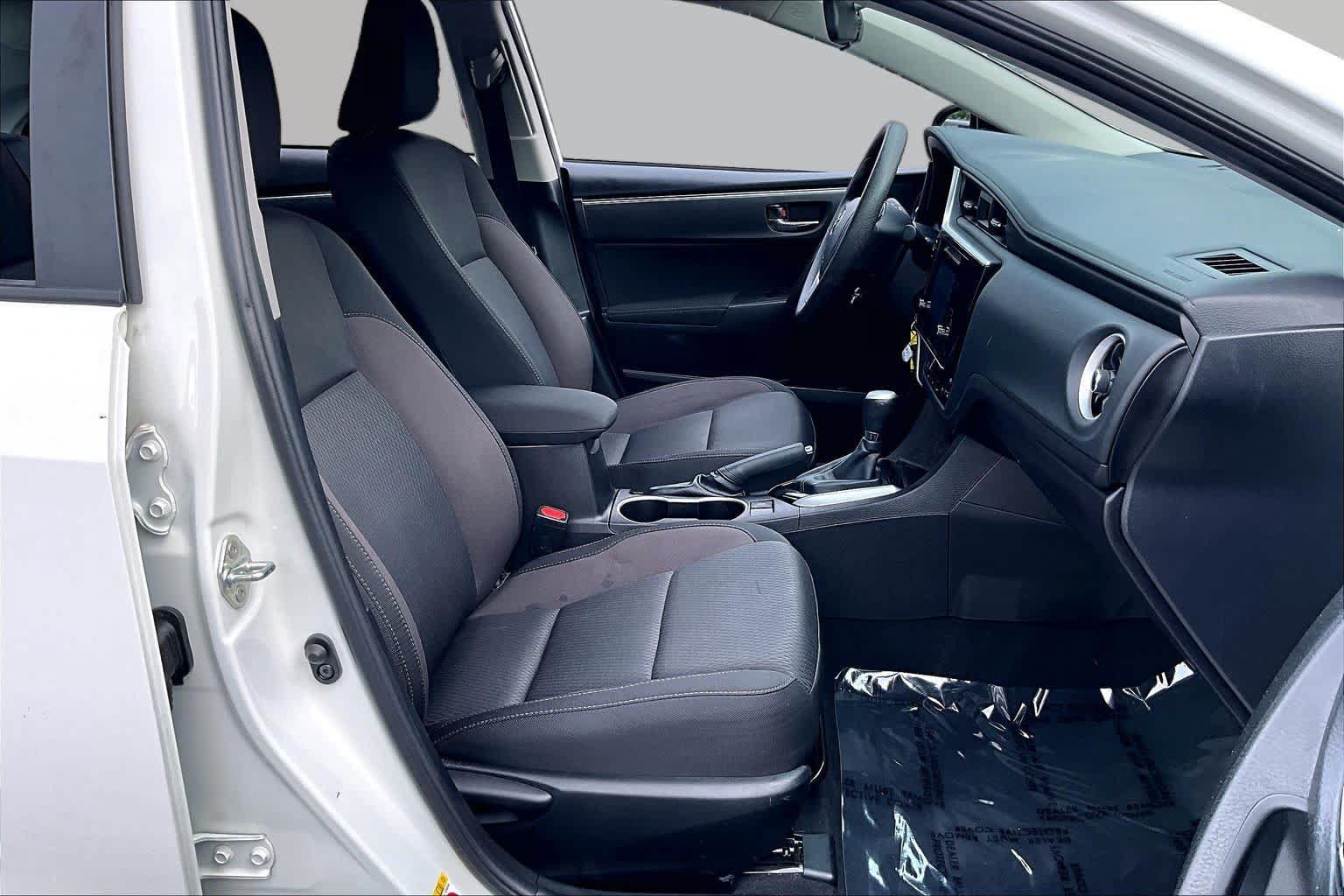 Used 2018 Toyota Corolla LE FWD image 9