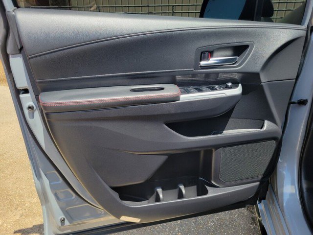 Used 2025 Toyota Sienna XSE FWD image 15