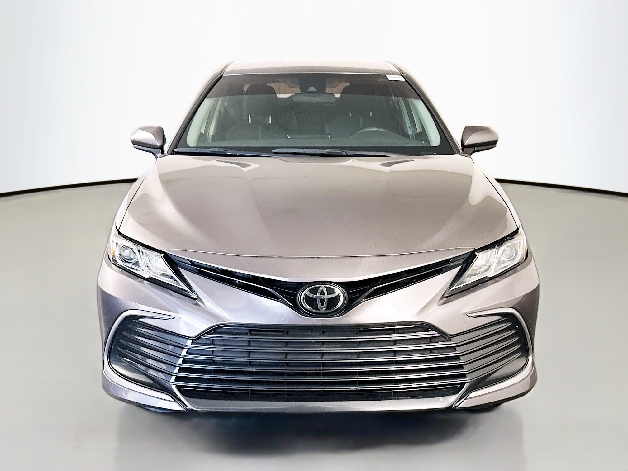 Used 2022 Toyota Camry LE FWD image 2