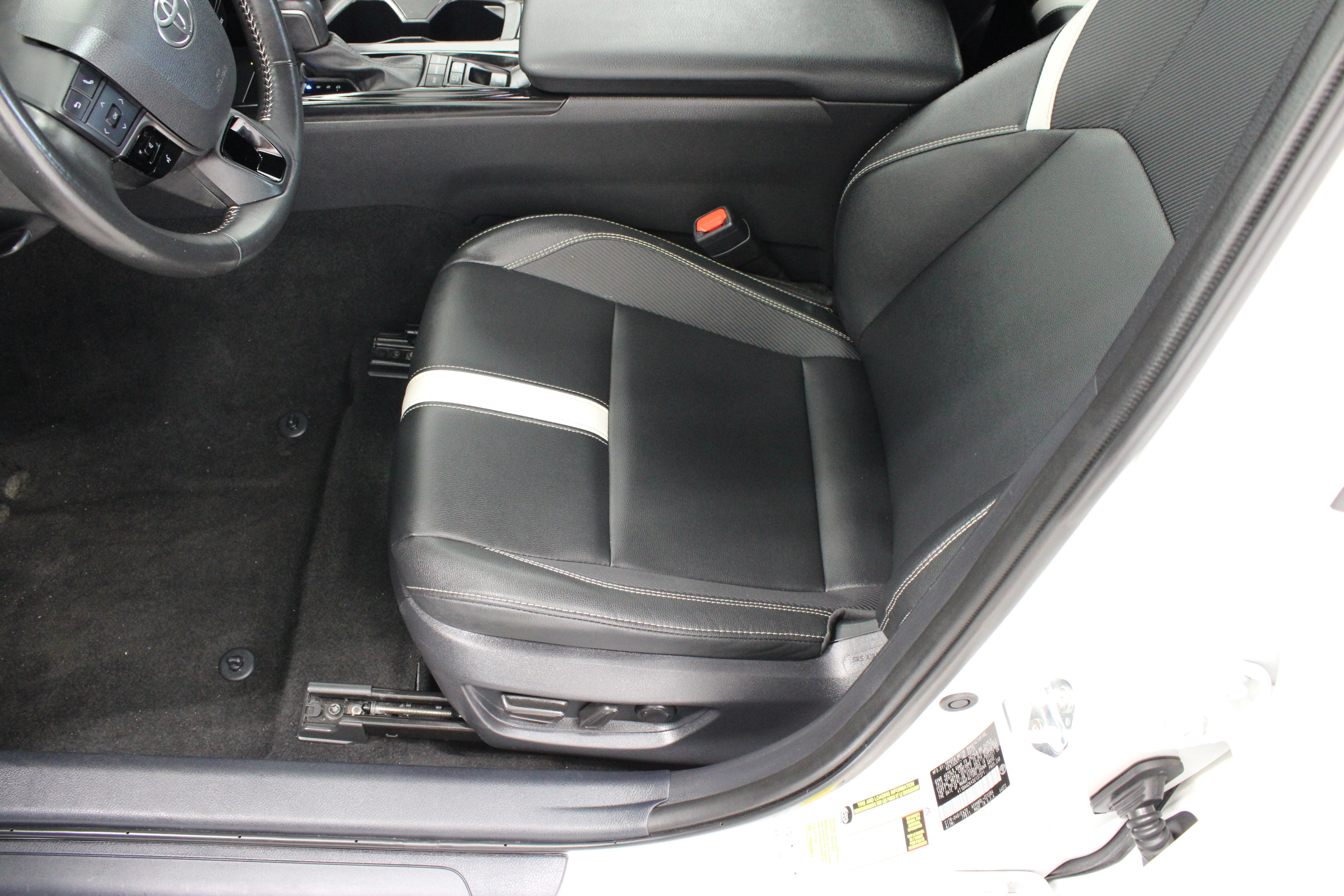Used 2025 Toyota Camry SE FWD image 15