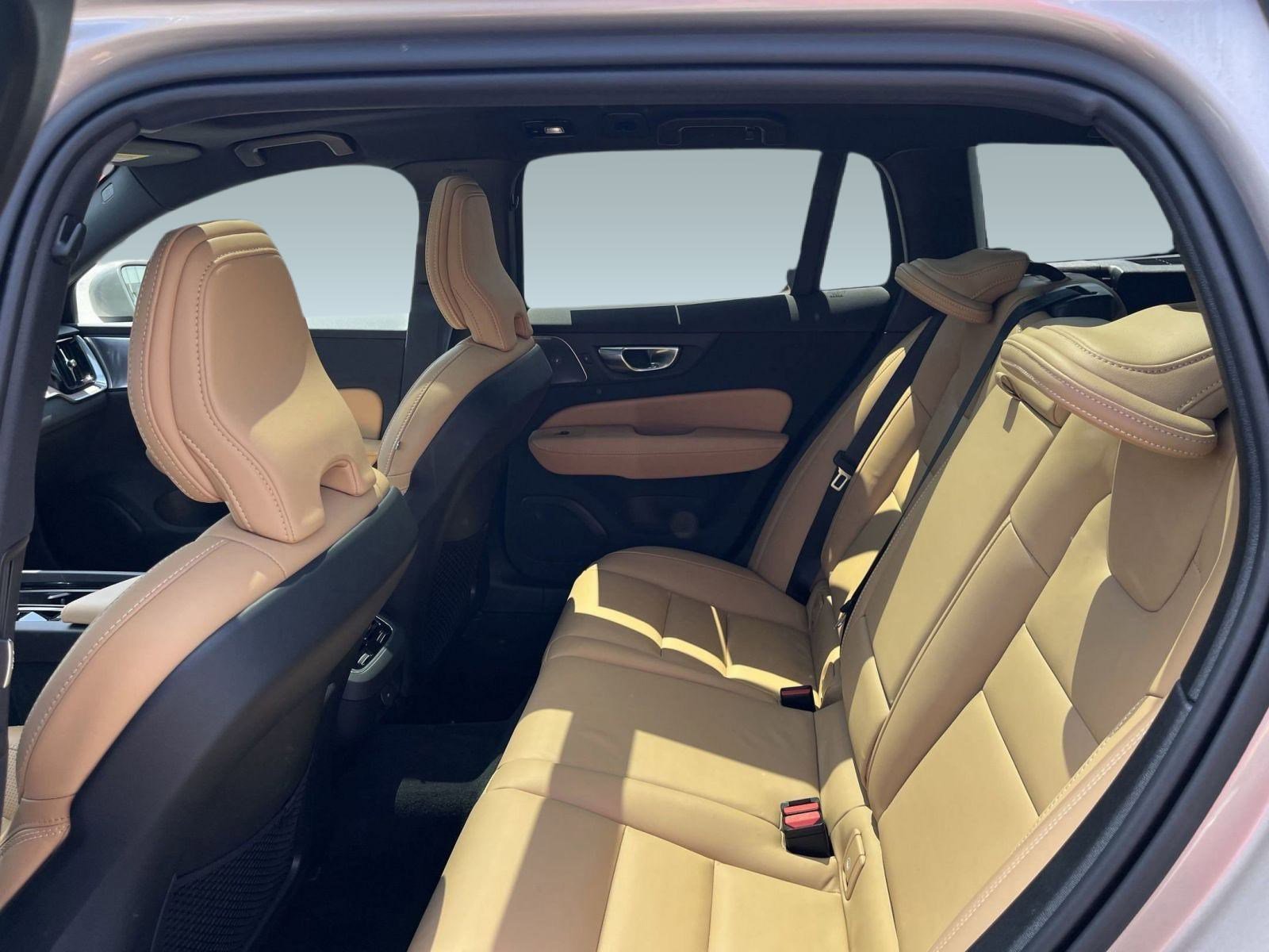 Certified 2025 Volvo V60 B5 Cross Country Ultra image 15