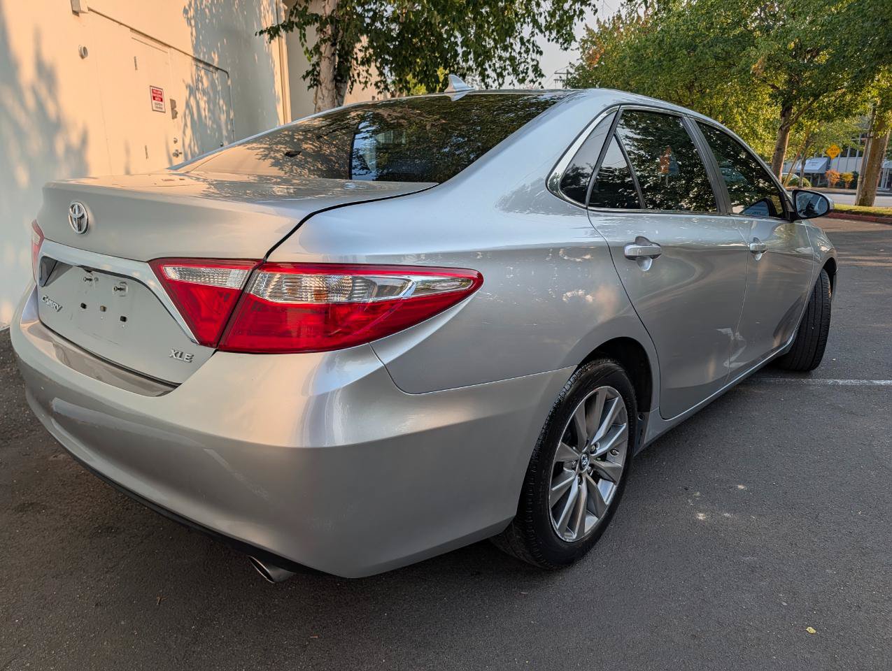 Used 2017 Toyota Camry XLE w/ Advanced Technology Package FWD image 7