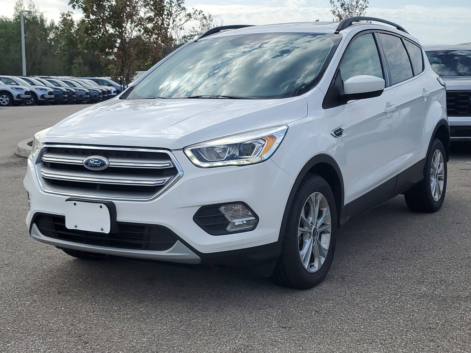 Used 2017 Ford Escape SE w/ Equipment Group 201A image 9