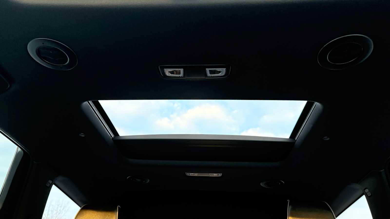 Used 2024 Buick Enclave Avenir w/ Avenir Technology Package AWD/4WD image 11