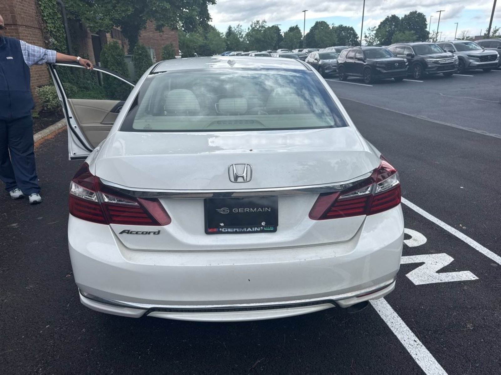 Used 2016 Honda Accord EX image 14