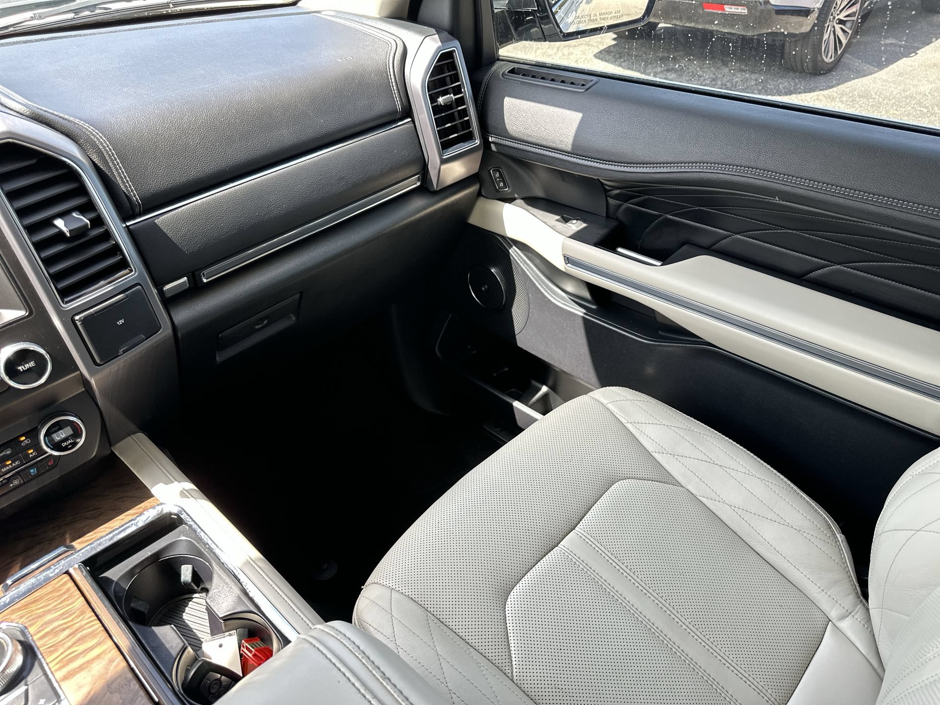 Used 2019 Ford Expedition Max Platinum AWD/4WD image 18