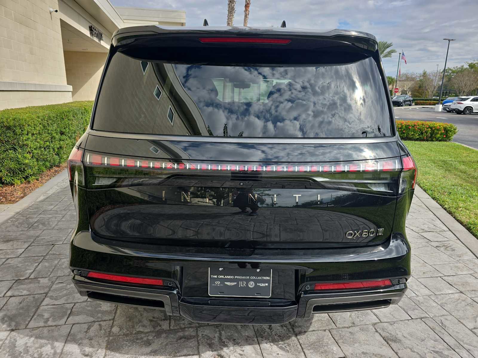 New 2026 INFINITI QX80 Autograph w/ Premium Cargo Package image 5