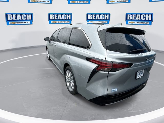 Used 2021 Toyota Sienna Platinum FWD image 6