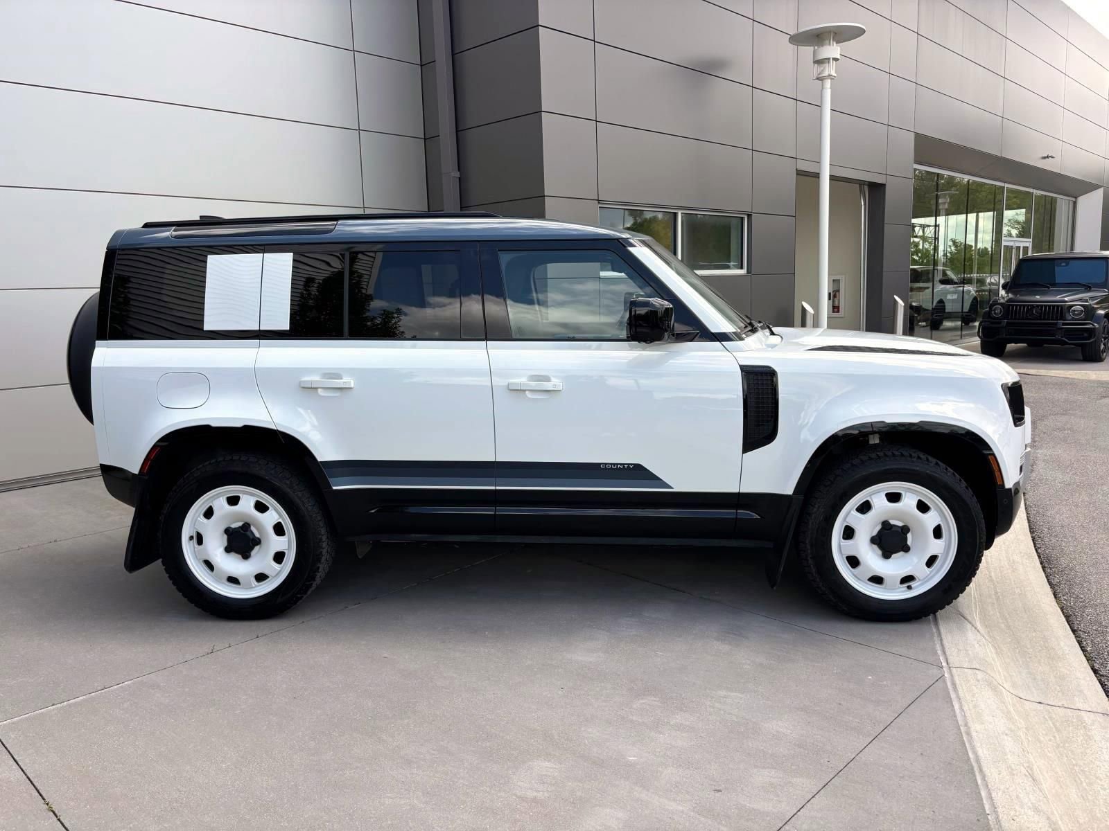 Used 2025 Land Rover Defender 110 S AWD/4WD image 4