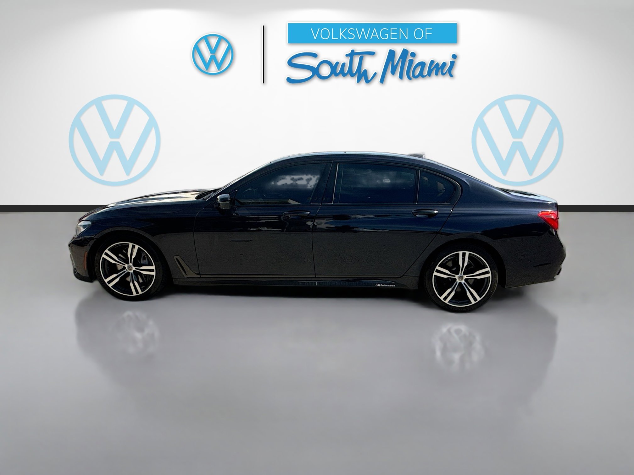Used 2018 BMW 750i RWD image 4