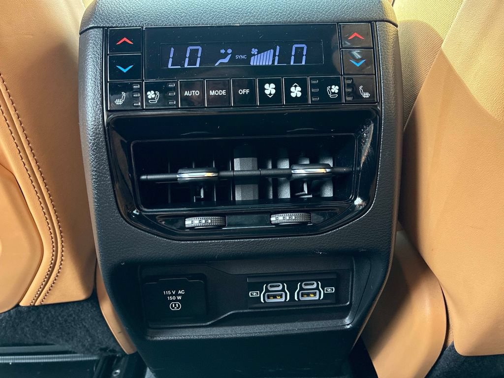 Used 2023 Jeep Grand Cherokee Summit AWD/4WD image 16