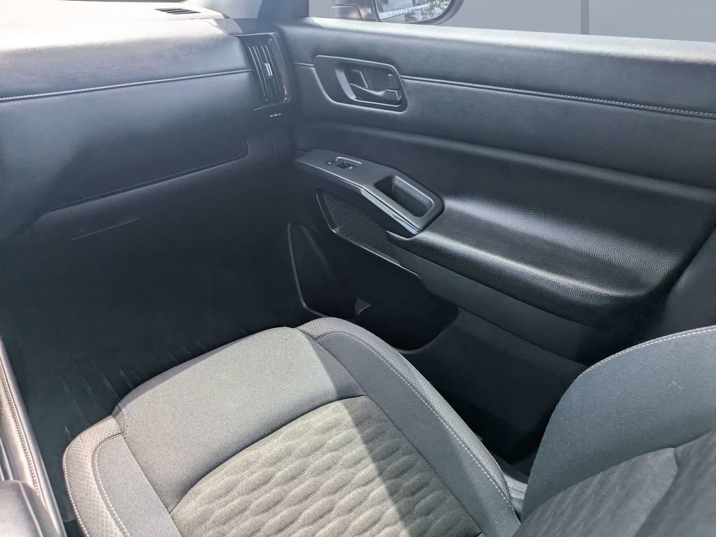 Used 2024 Nissan Pathfinder SV FWD image 17