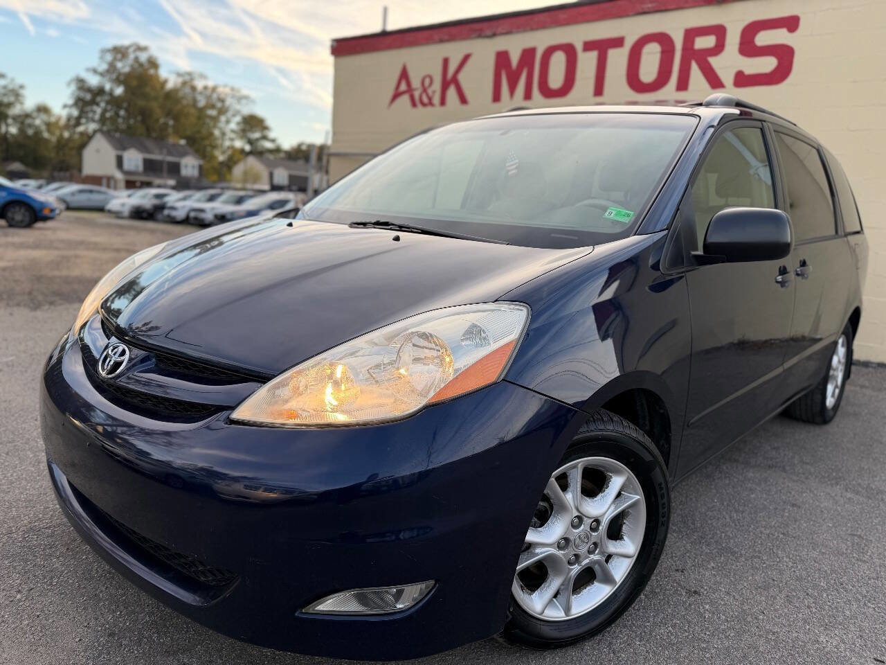 Used 2006 Toyota Sienna XLE Limited image 1
