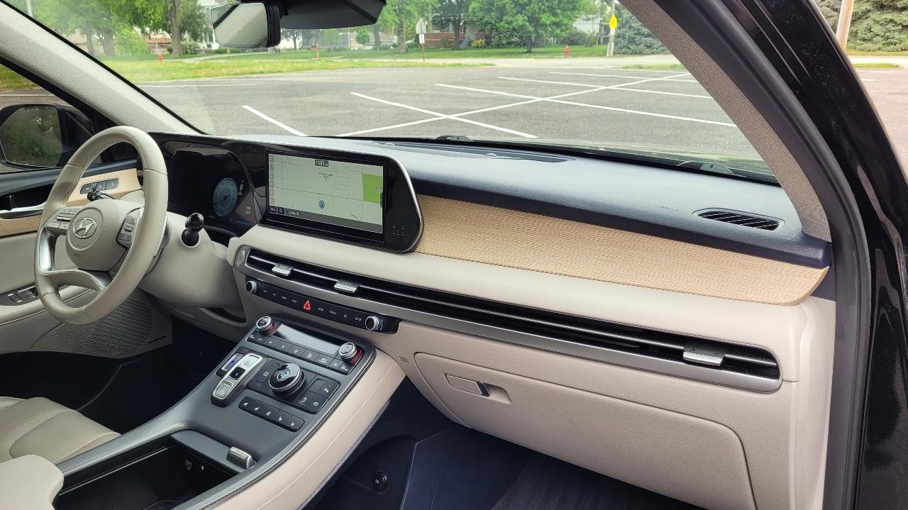 Used 2024 Hyundai Palisade Limited FWD image 26