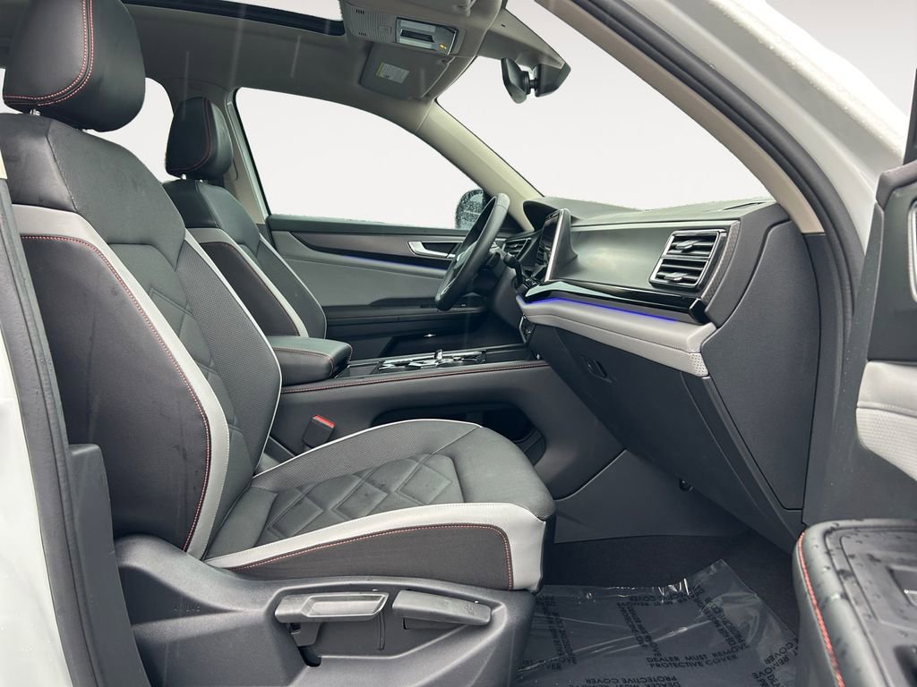 Used 2024 Volkswagen Atlas Peak Edition SE image 10