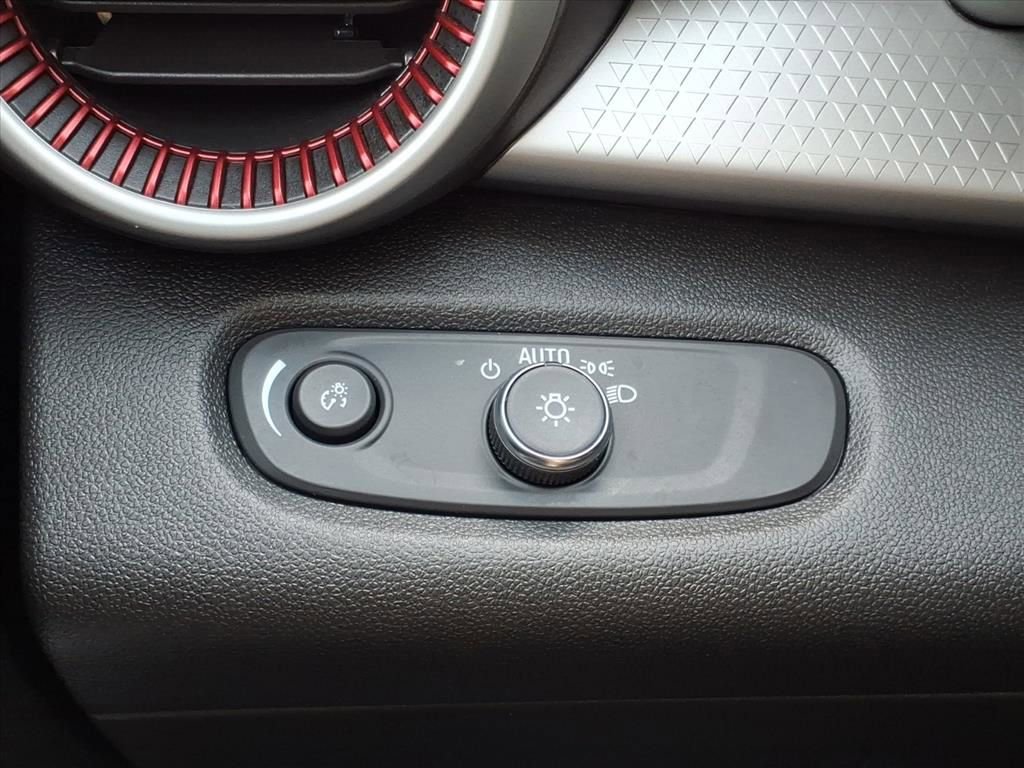 Certified 2024 Chevrolet Trax RS w/ Sunroof Package image 17