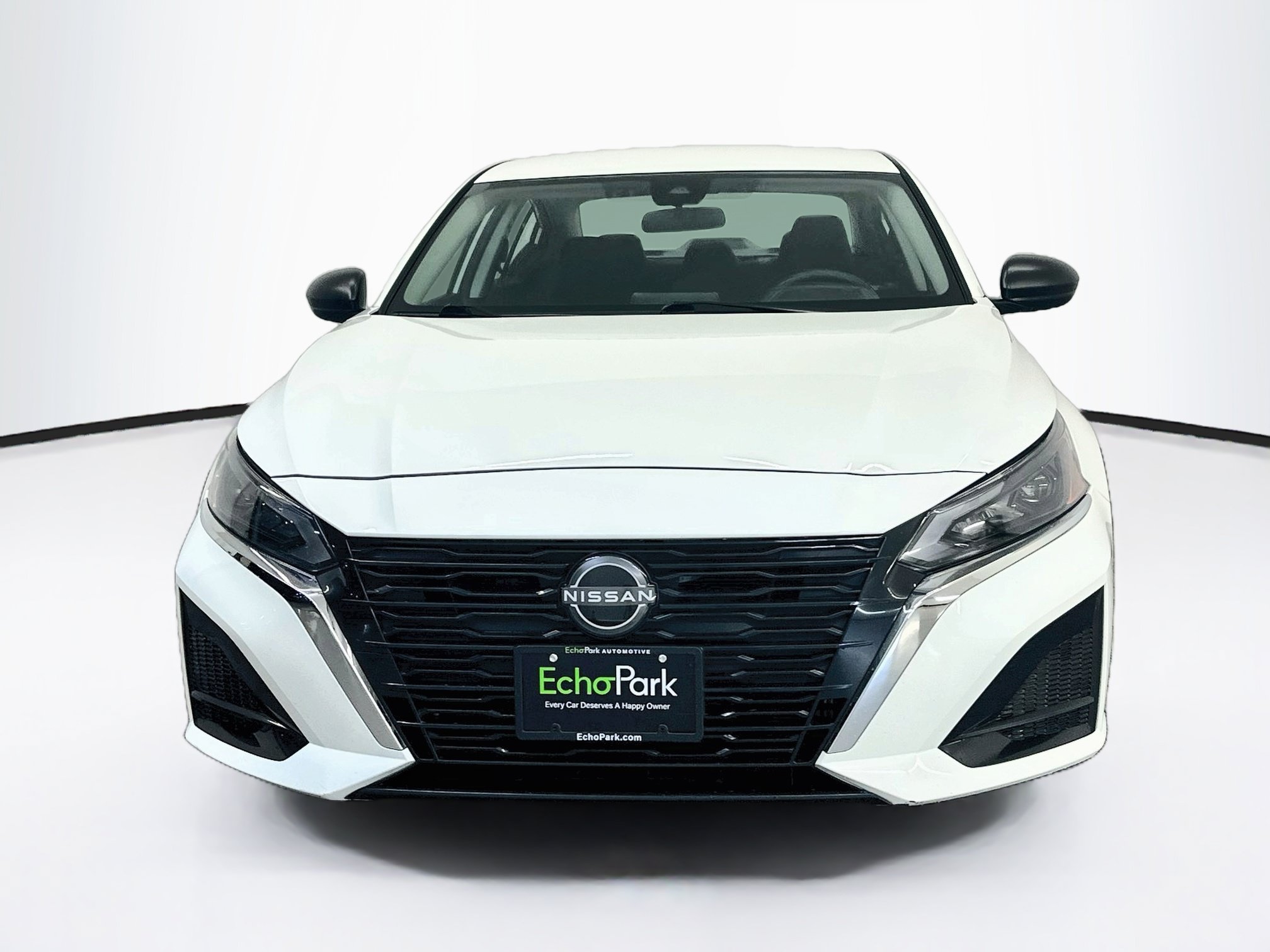 Used 2025 Nissan Altima 2.5 SV FWD image 2