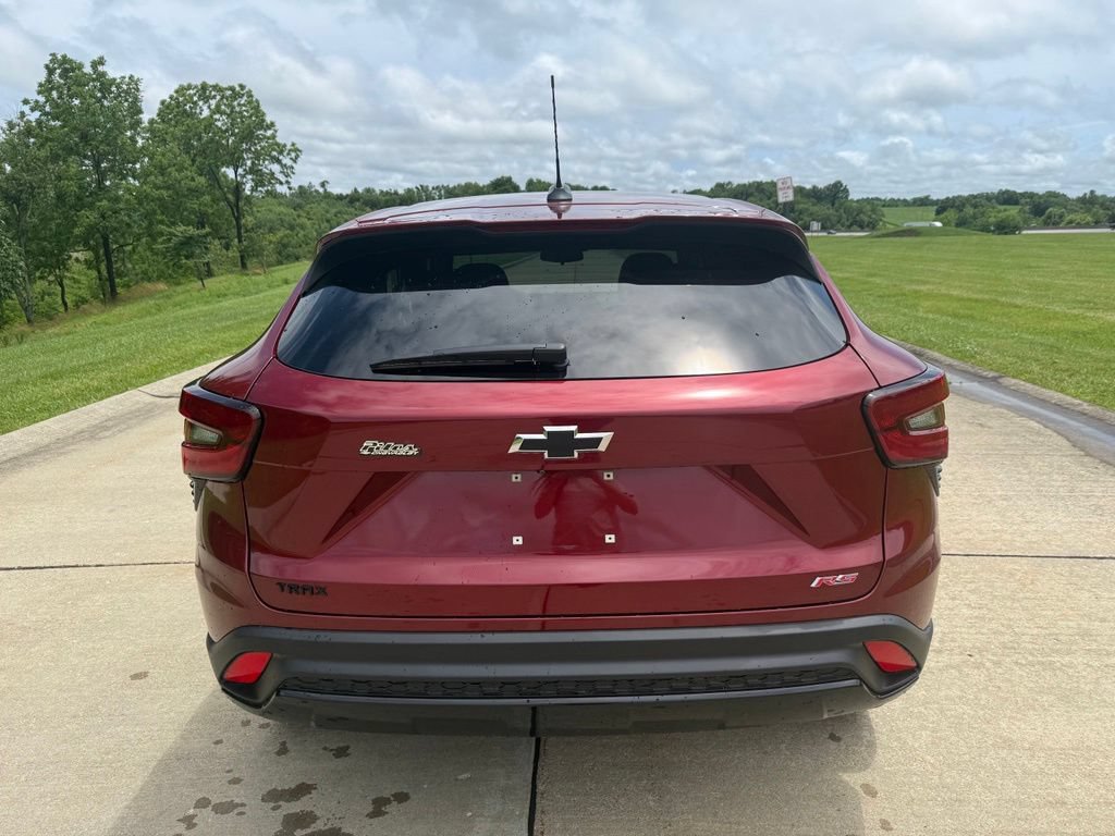 Used 2024 Chevrolet Trax RS w/ Driver Confidence Package FWD image 4