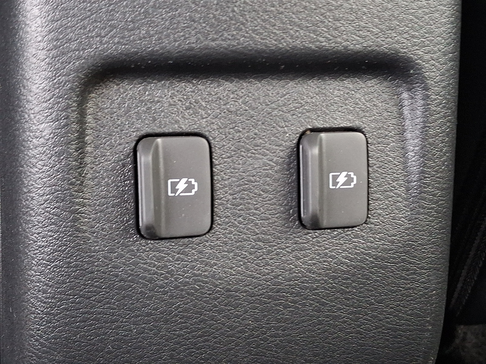 Certified 2023 Nissan Kicks SR w/ SR Premium Package FWD image 11