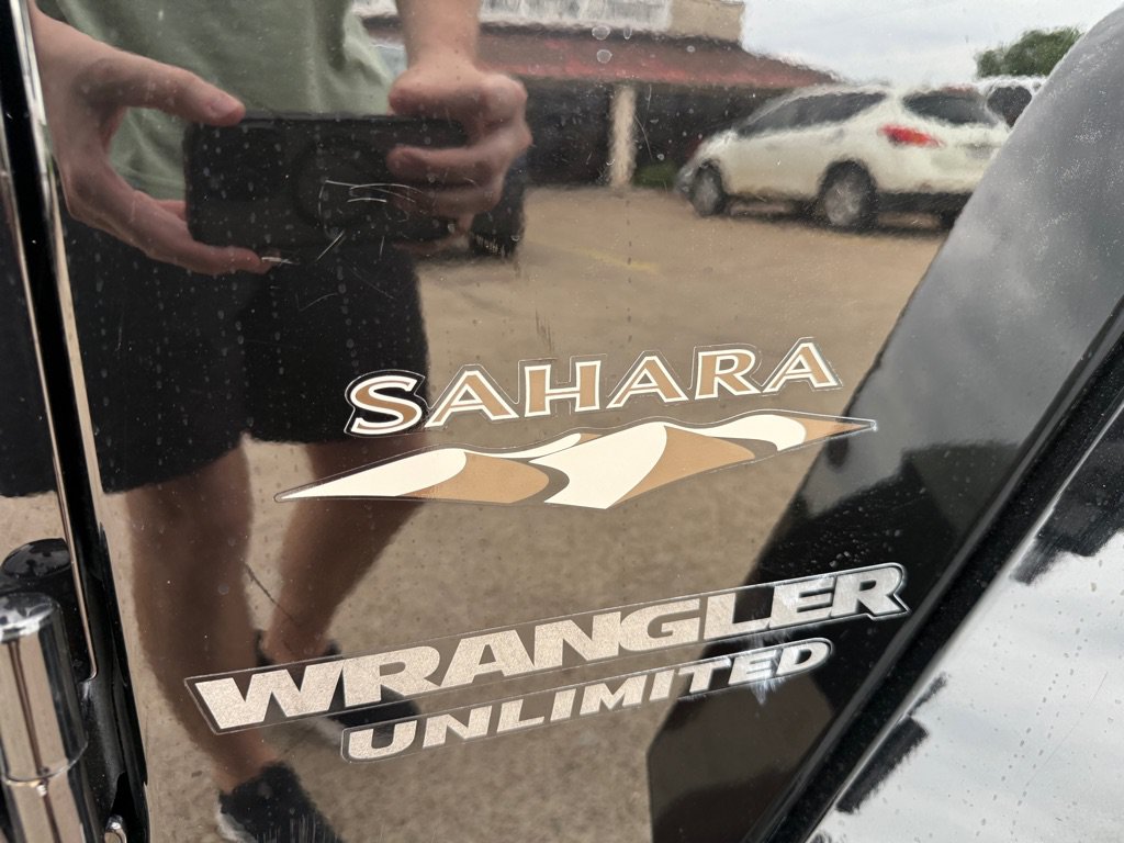 Used 2017 Jeep Wrangler Unlimited Sahara w/ Mopar Chrome Edition Group AWD/4WD image 9