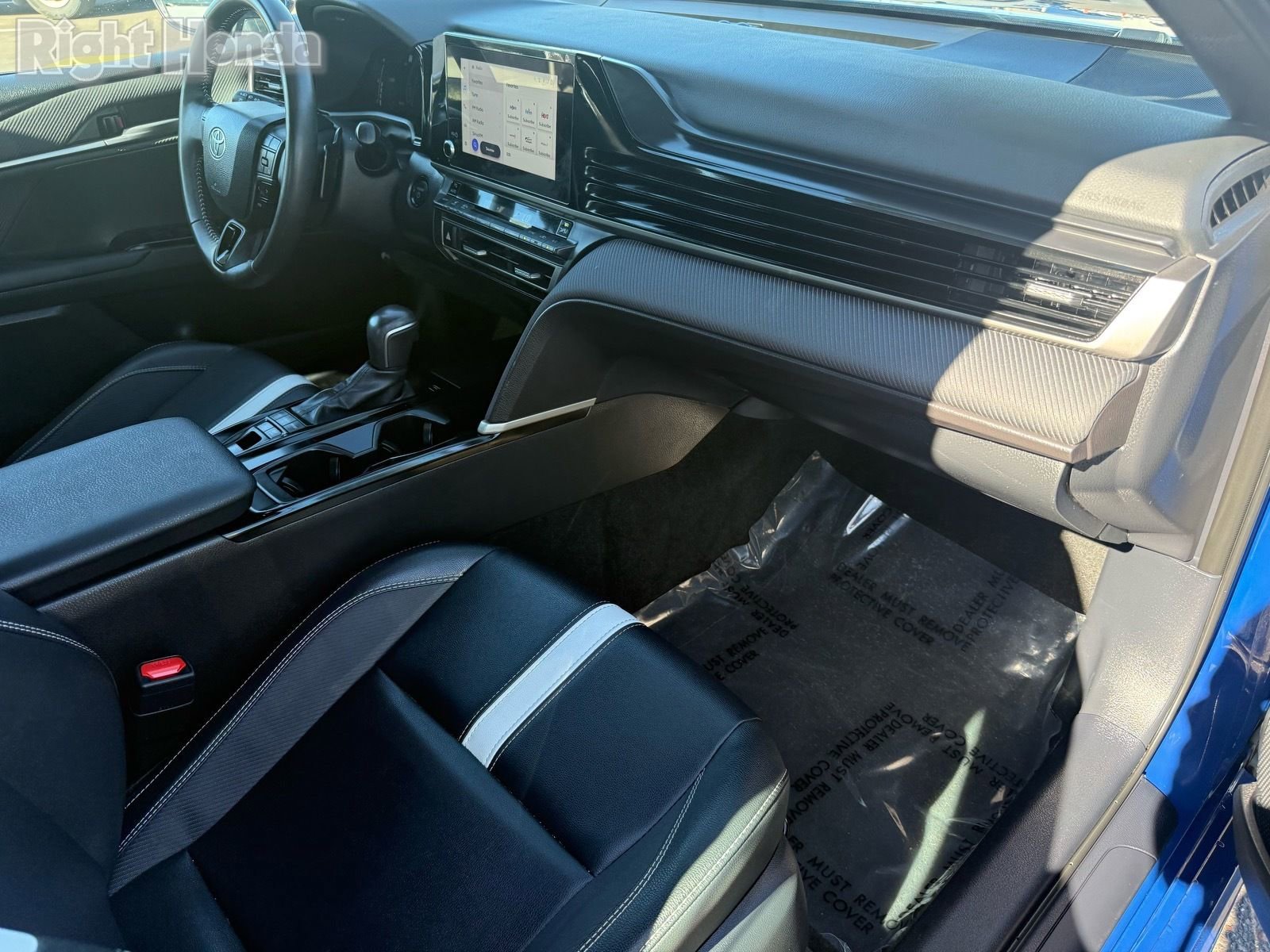 Used 2025 Toyota Camry SE w/ Convenience Package image 30