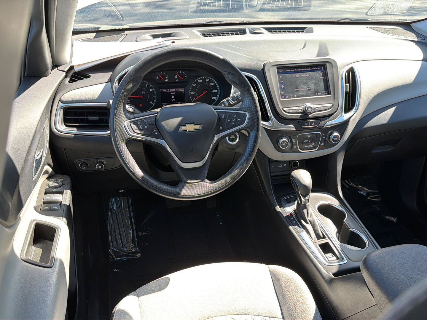 Used 2022 Chevrolet Equinox LS AWD/4WD image 18