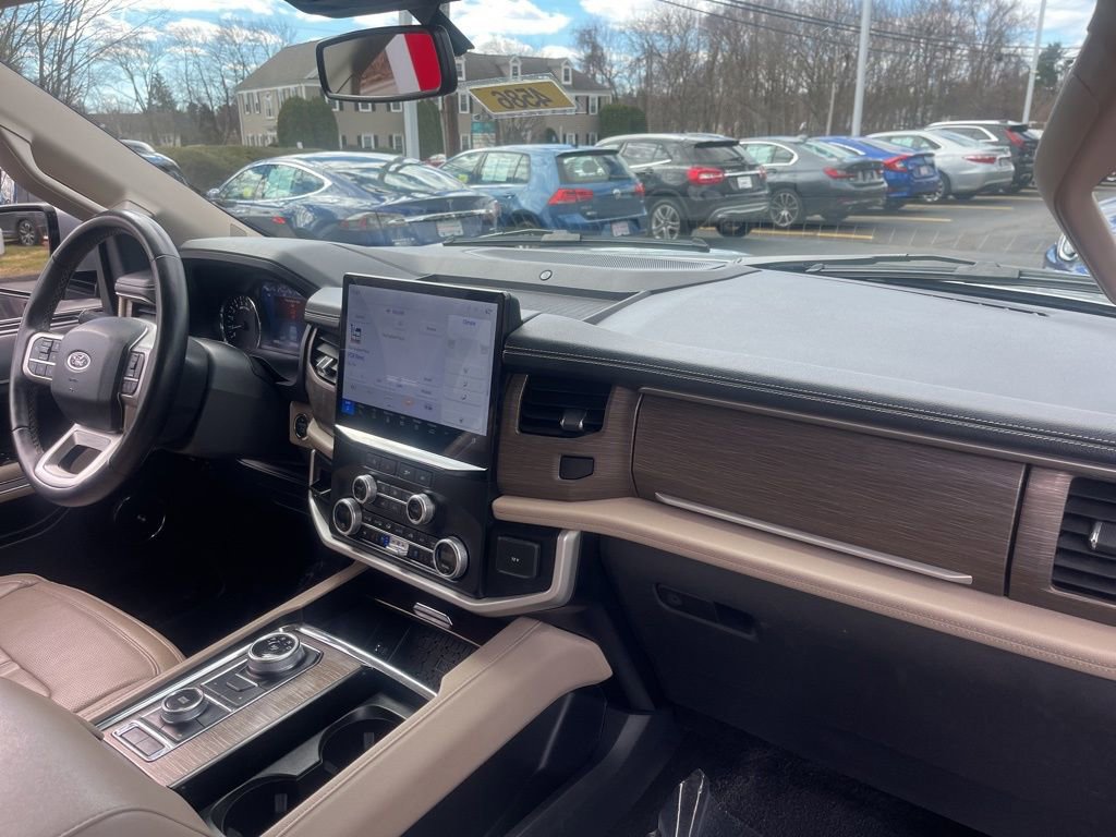 Used 2024 Ford Expedition Limited image 13
